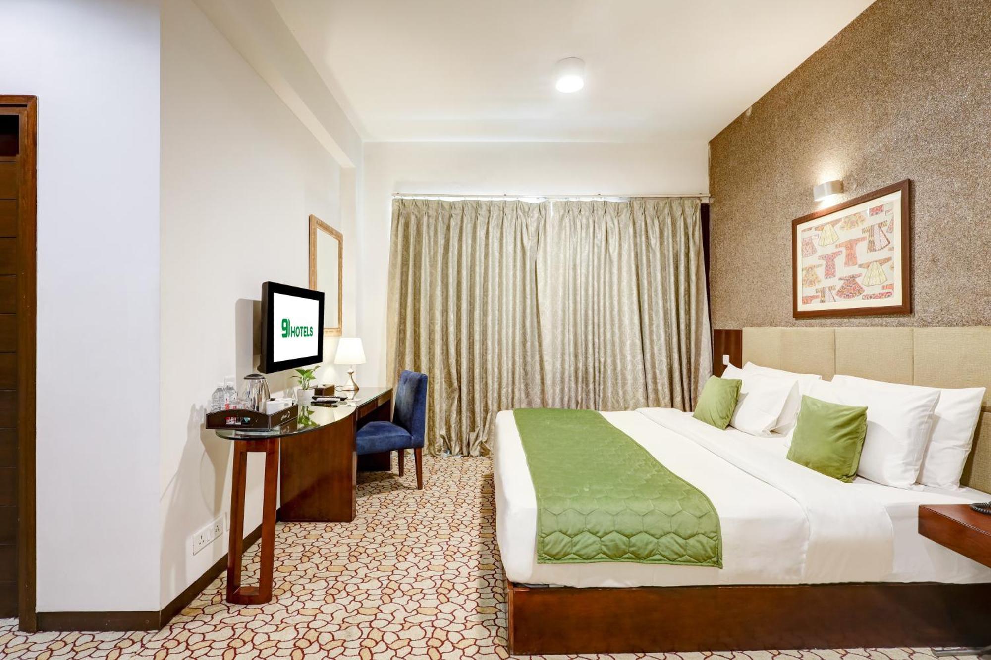 Hotel 91 Golf Course Road Gurgaon Bagian luar foto