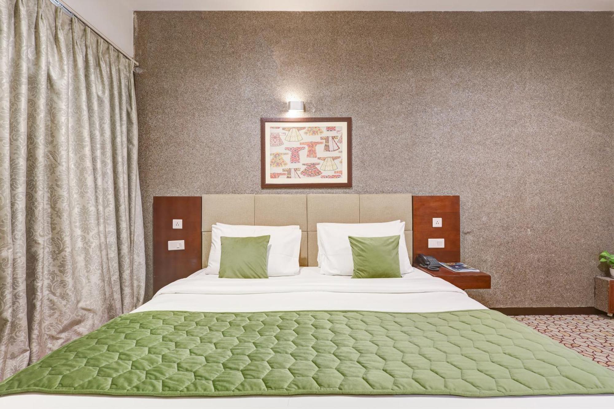Hotel 91 Golf Course Road Gurgaon Bagian luar foto
