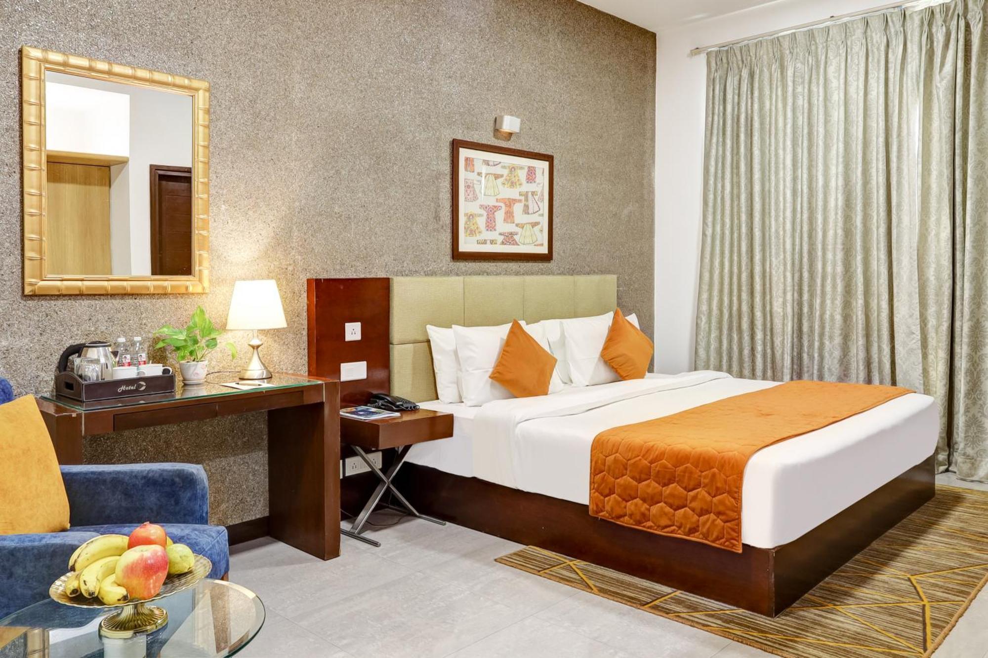 Hotel 91 Golf Course Road Gurgaon Bagian luar foto
