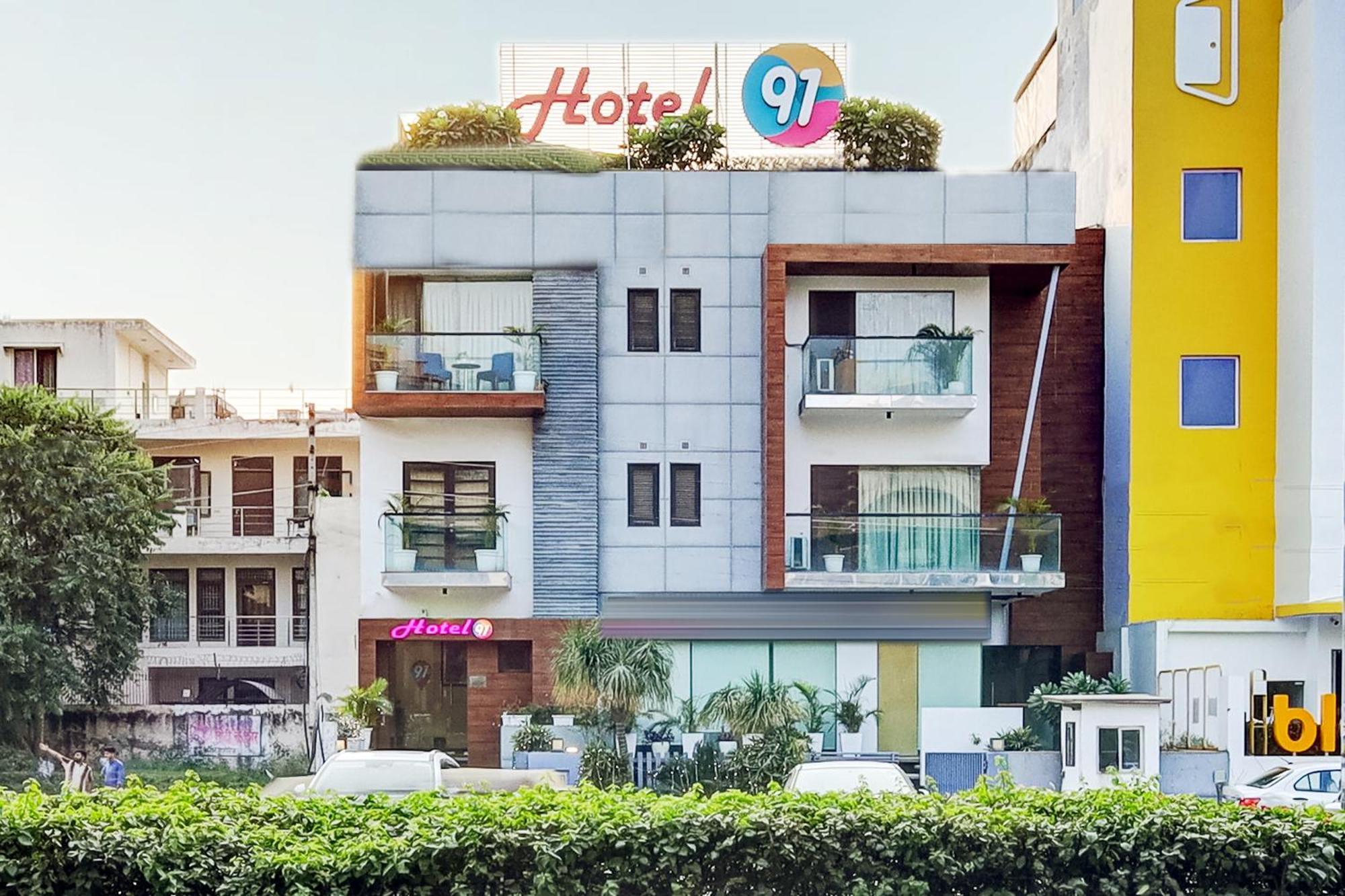 Hotel 91 Golf Course Road Gurgaon Bagian luar foto