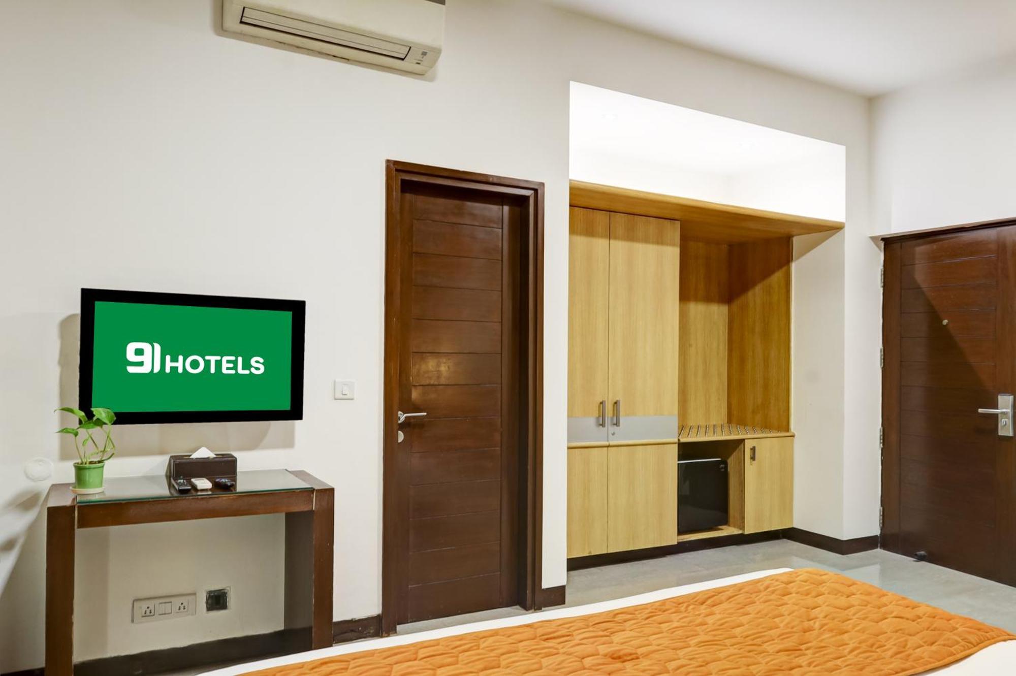 Hotel 91 Golf Course Road Gurgaon Bagian luar foto