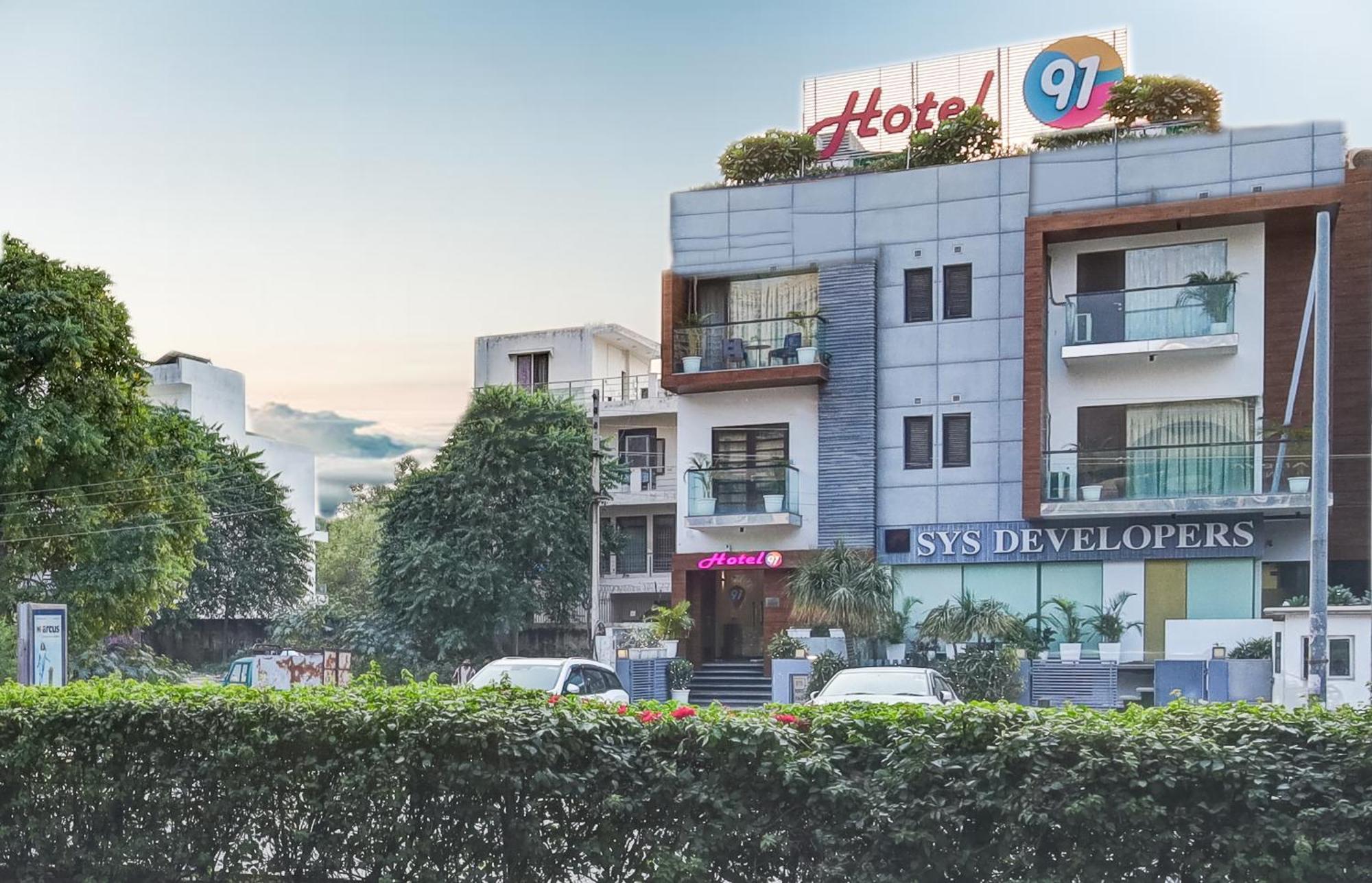 Hotel 91 Golf Course Road Gurgaon Bagian luar foto
