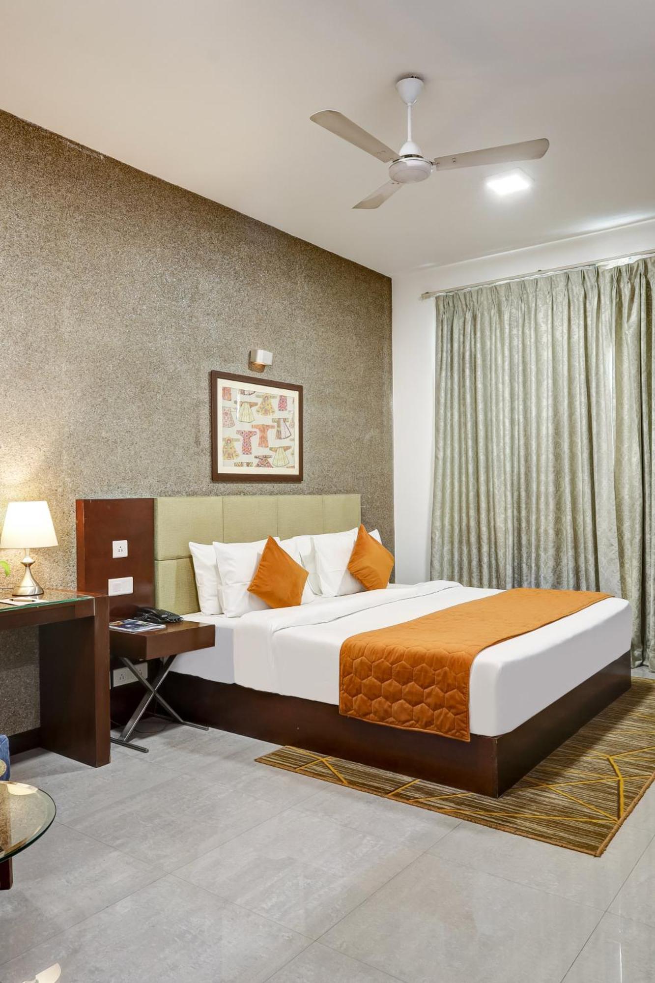 Hotel 91 Golf Course Road Gurgaon Bagian luar foto