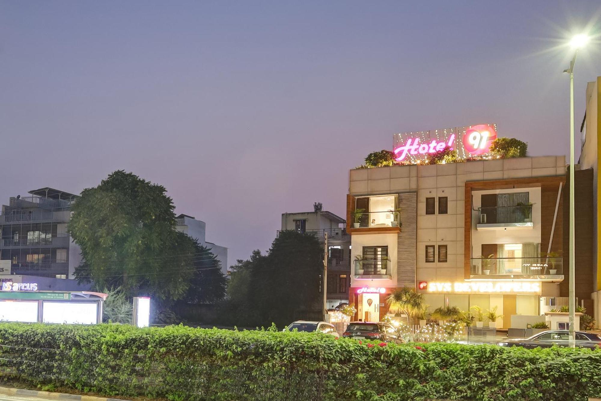 Hotel 91 Golf Course Road Gurgaon Bagian luar foto