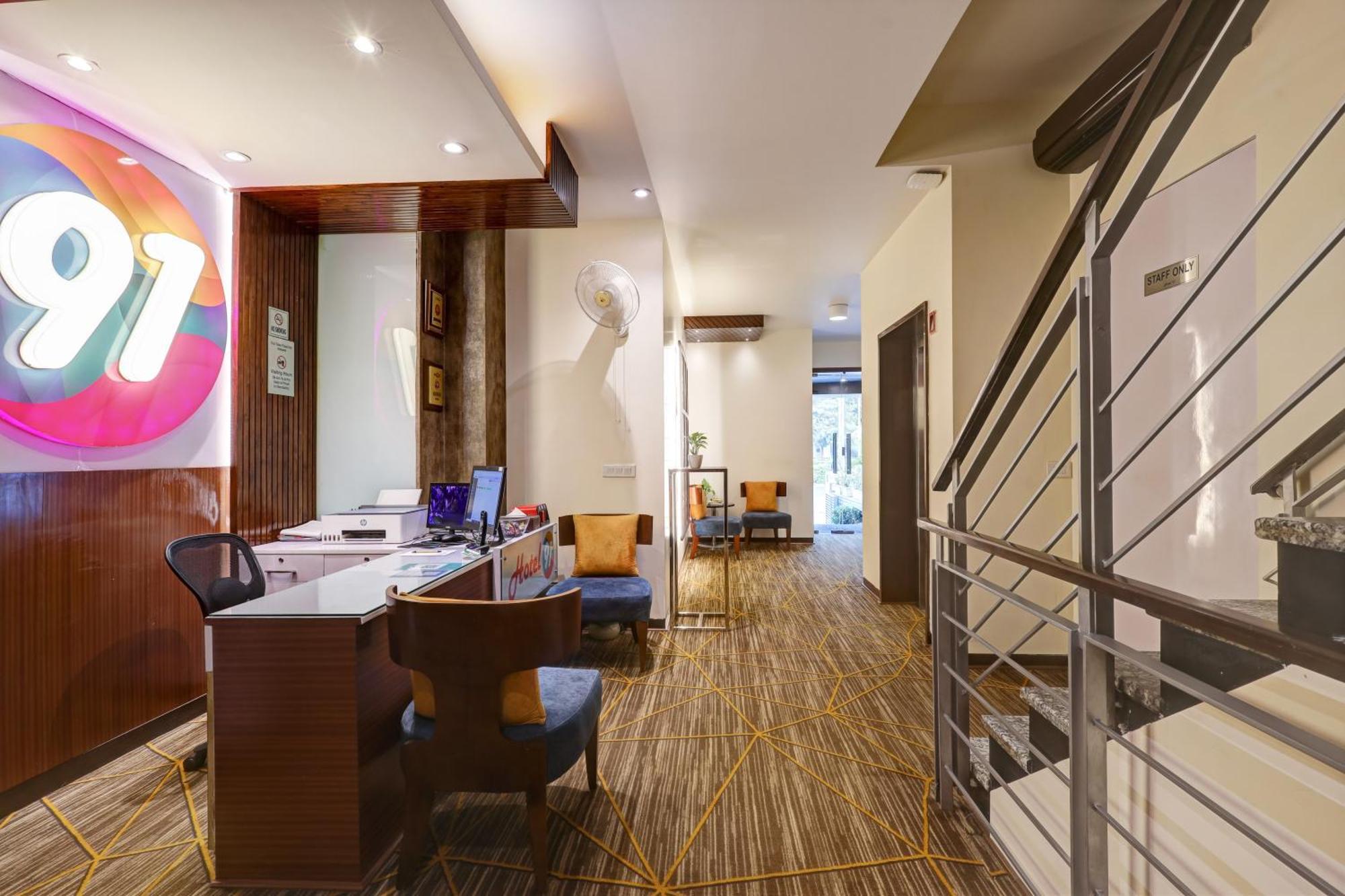 Hotel 91 Golf Course Road Gurgaon Bagian luar foto