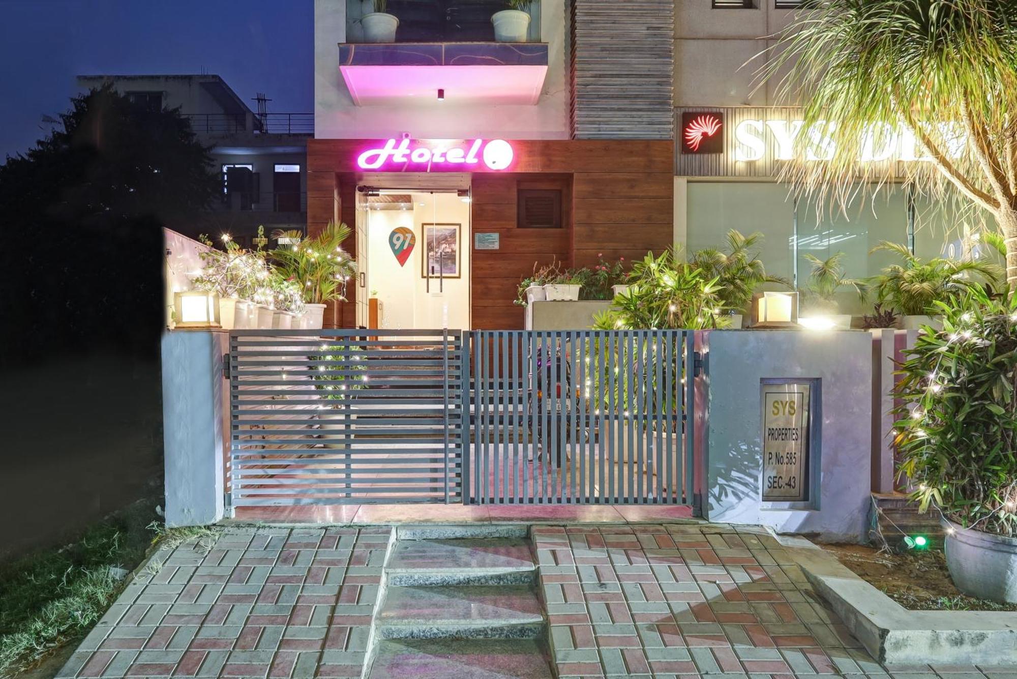 Hotel 91 Golf Course Road Gurgaon Bagian luar foto